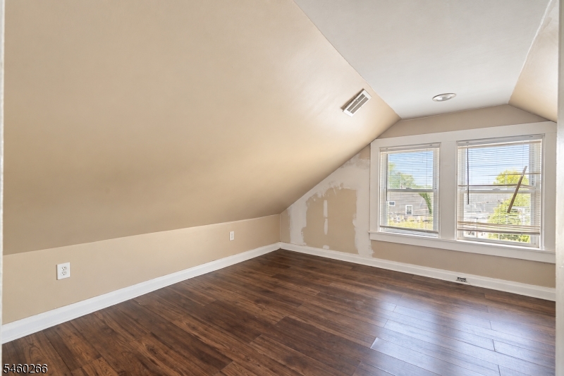 35 Irving Ave Property Photo 13
