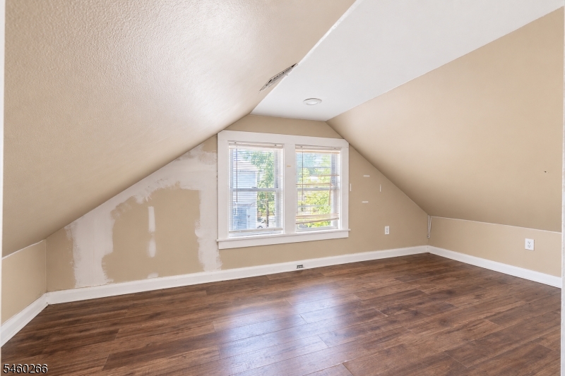 35 Irving Ave Property Photo 14