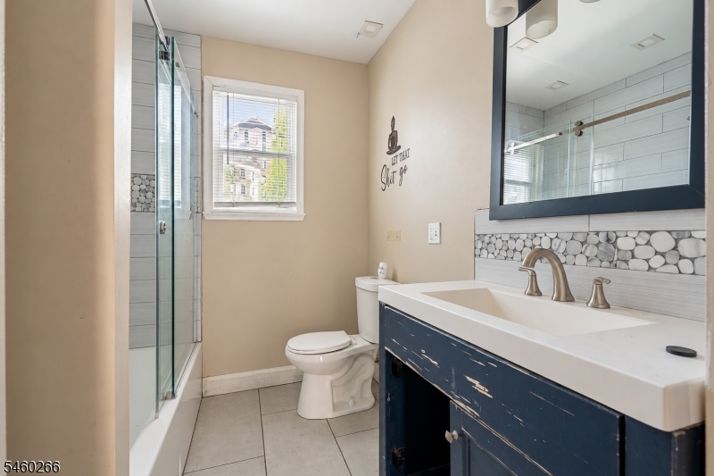 35 Irving Ave Property Photo 15