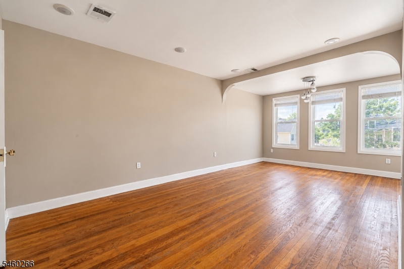 35 Irving Ave Property Photo 16
