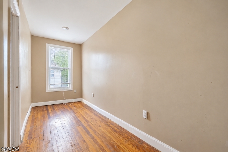 35 Irving Ave Property Photo 18