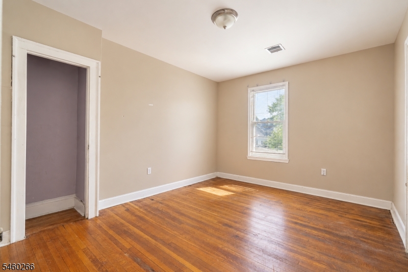 35 Irving Ave Property Photo 19