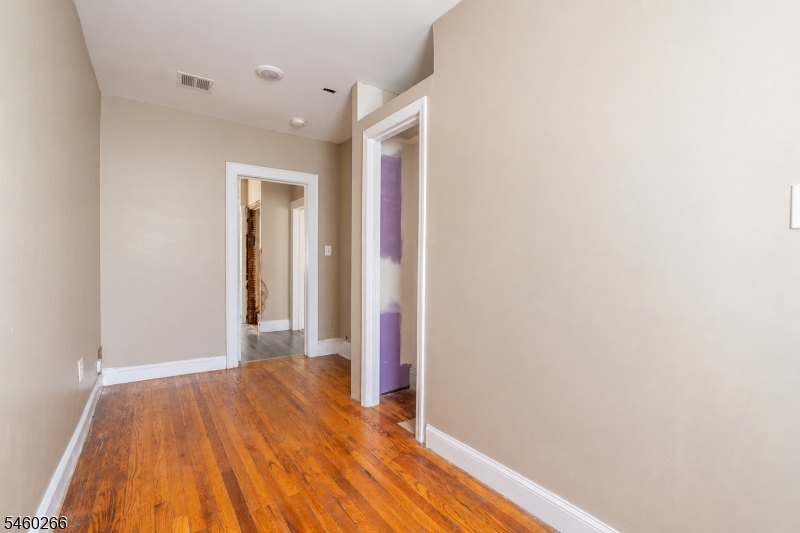 35 Irving Ave Property Photo 20