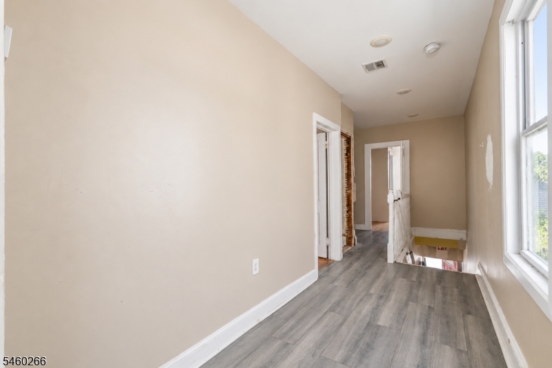 35 Irving Ave Property Photo 21