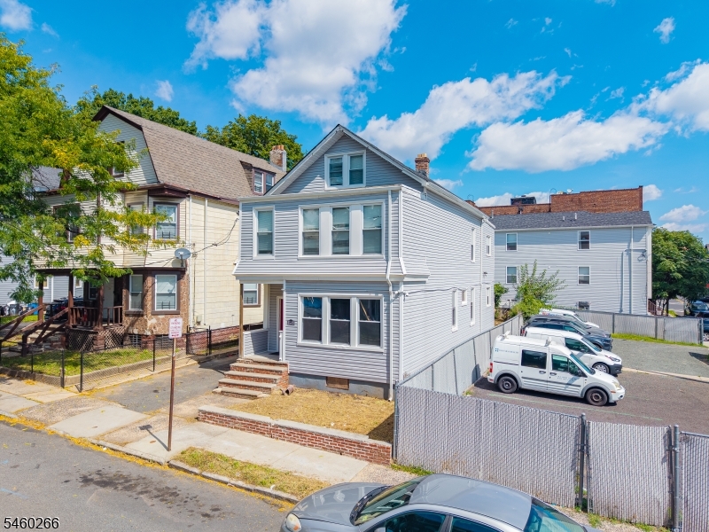 35 Irving Ave Property Photo 41