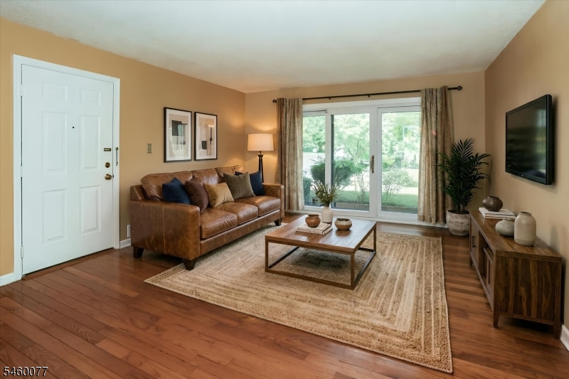 131 Irving Pl Property Photo 5