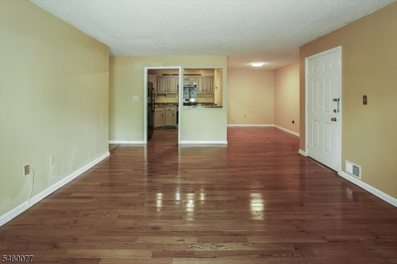 131 Irving Pl Property Photo 6