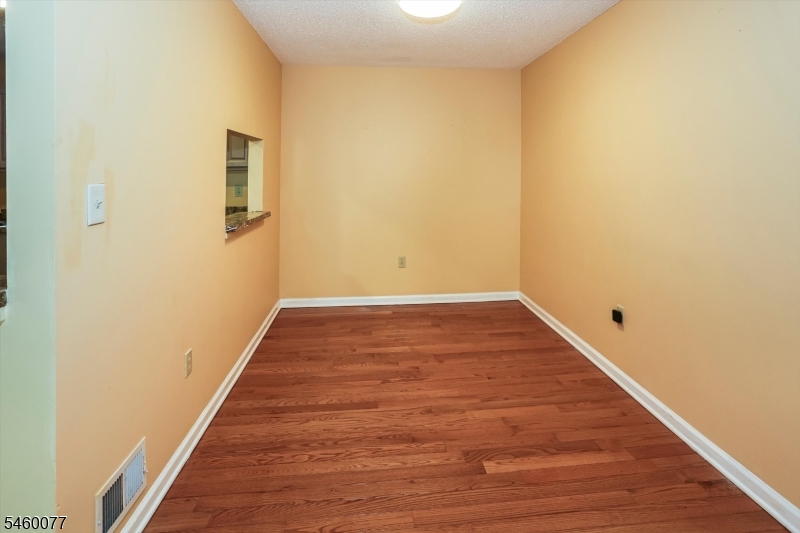 131 Irving Pl Property Photo 8