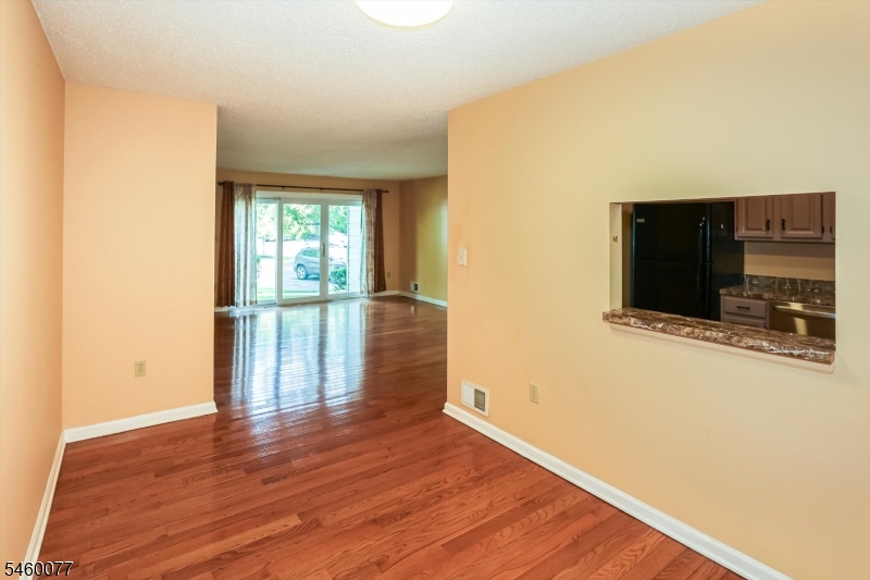 131 Irving Pl Property Photo 9
