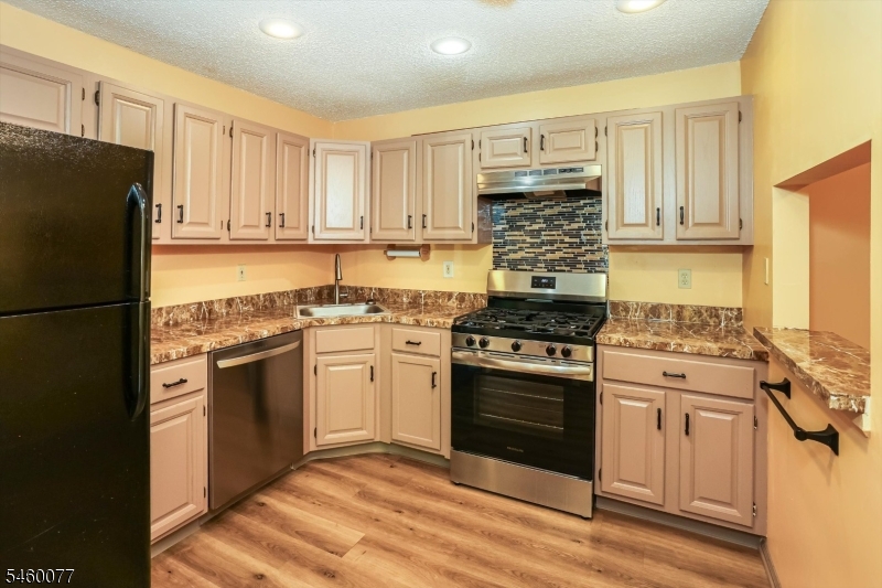 131 Irving Pl Property Photo 10