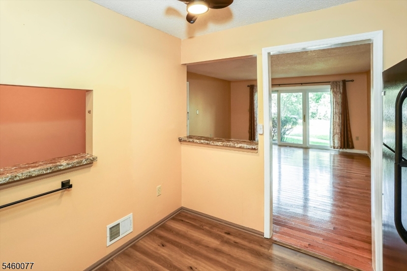 131 Irving Pl Property Photo 12