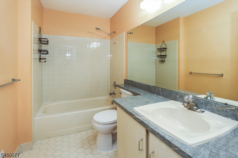 131 Irving Pl Property Photo 18