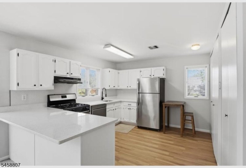 136 Changebridge Rd N8 Property Photo 2