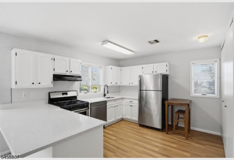 136 Changebridge Rd N8 Property Photo 15