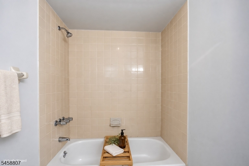 136 Changebridge Rd N8 Property Photo 27