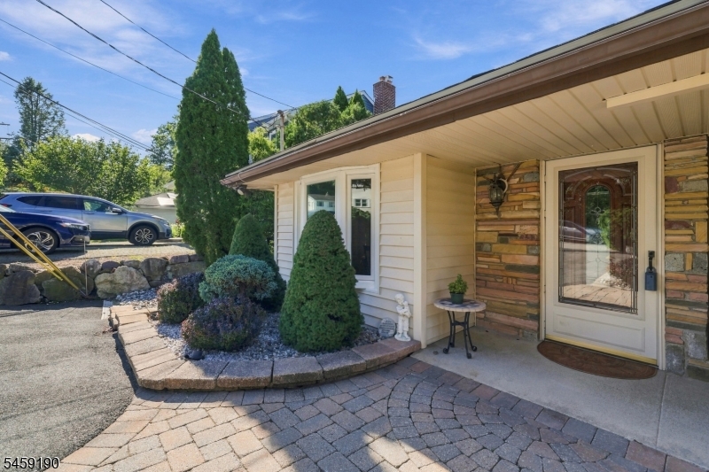 60 Comanche Ave Property Photo 3