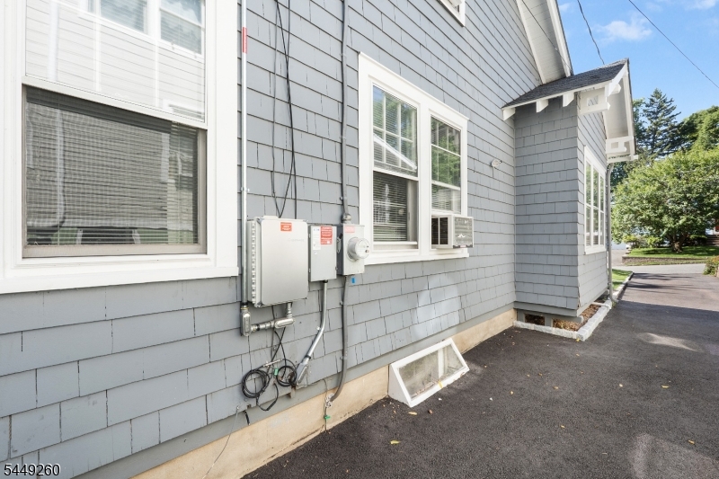 57 Pine St Property Photo 29