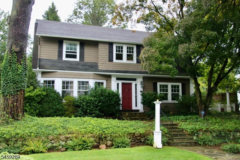 72 Gould Pl Property Photo 1