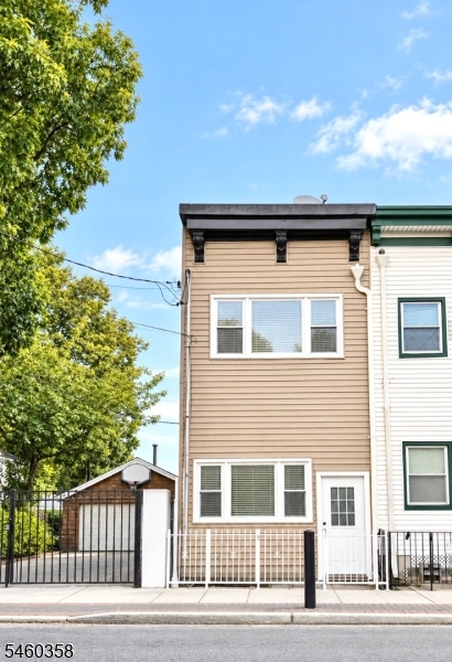 90 A Hackensack Plk R Property Photo 1