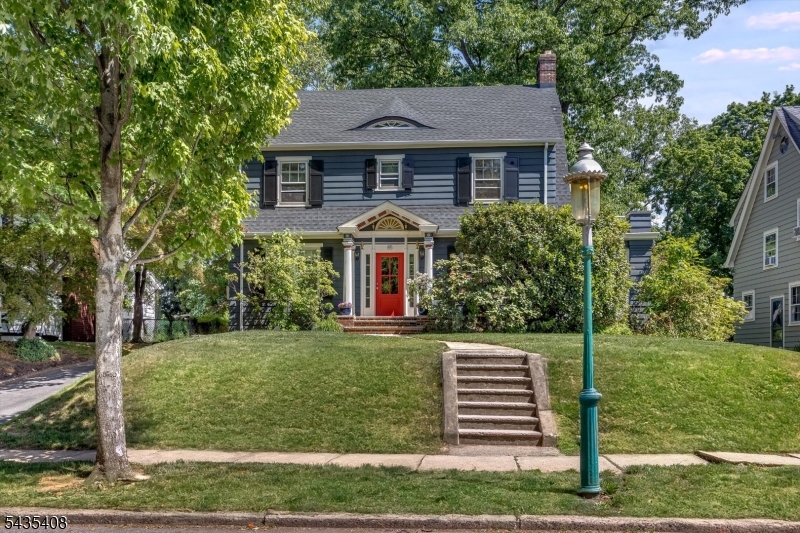 85 Hawthorne Ave Property Photo 1