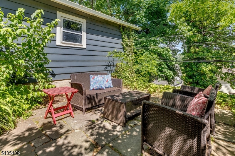 85 Hawthorne Ave Property Photo 47