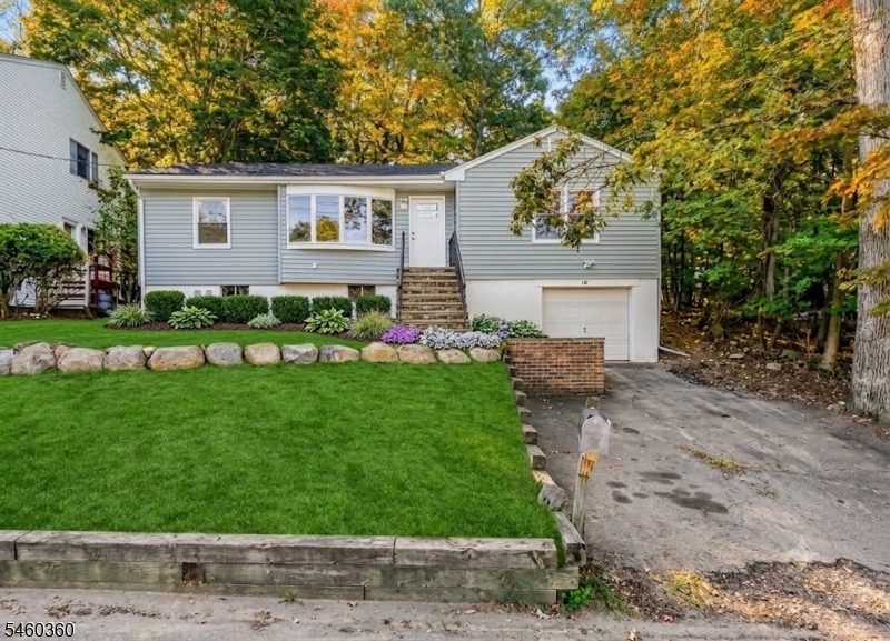 102 Hiawatha Blvd Property Photo 1