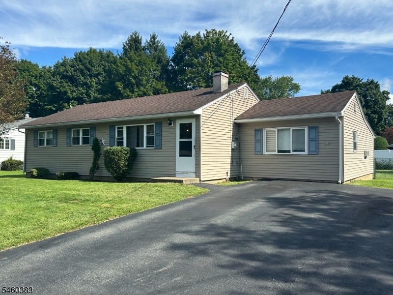 101 Hurley Dr Property Photo 1