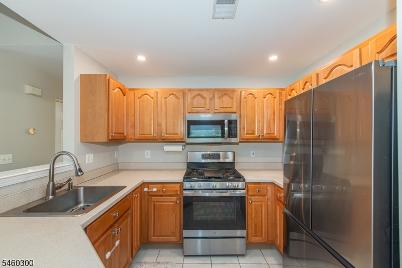 904 Wendover Ct Property Photo 15