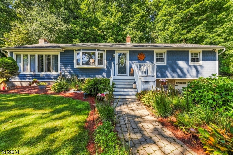 18 Fox Hollow Ct Property Photo 1