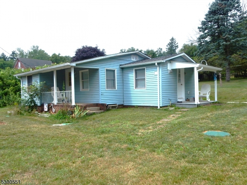 215 Main St. Property Photo 1