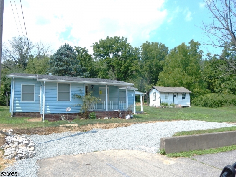 215 Main St. Property Photo 2