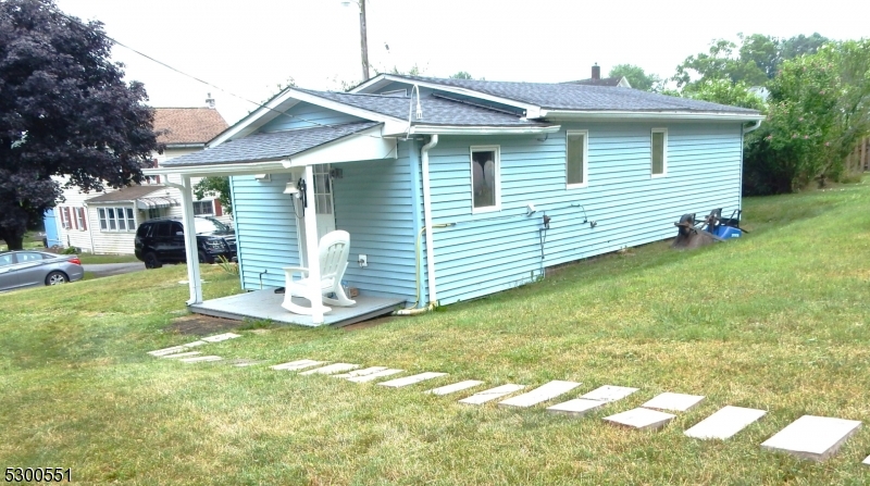 215 Main St. Property Photo 10