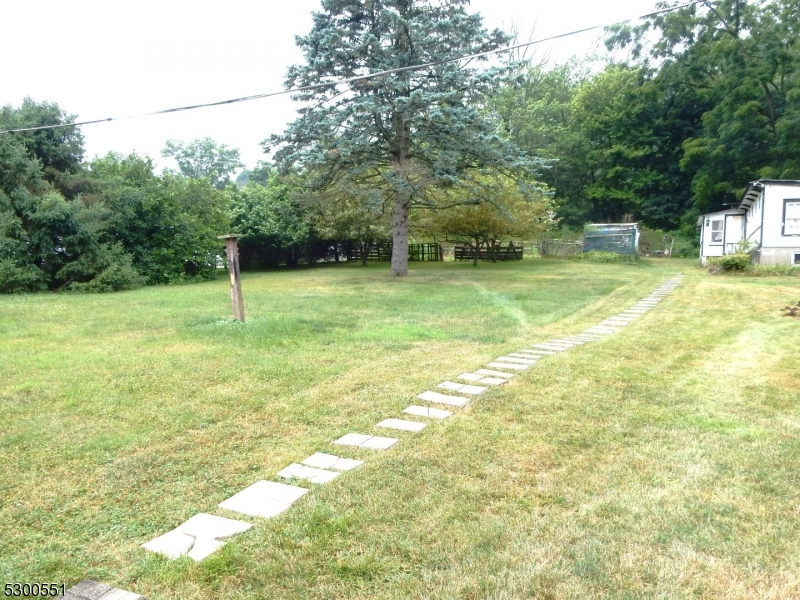 215 Main St. Property Photo 11