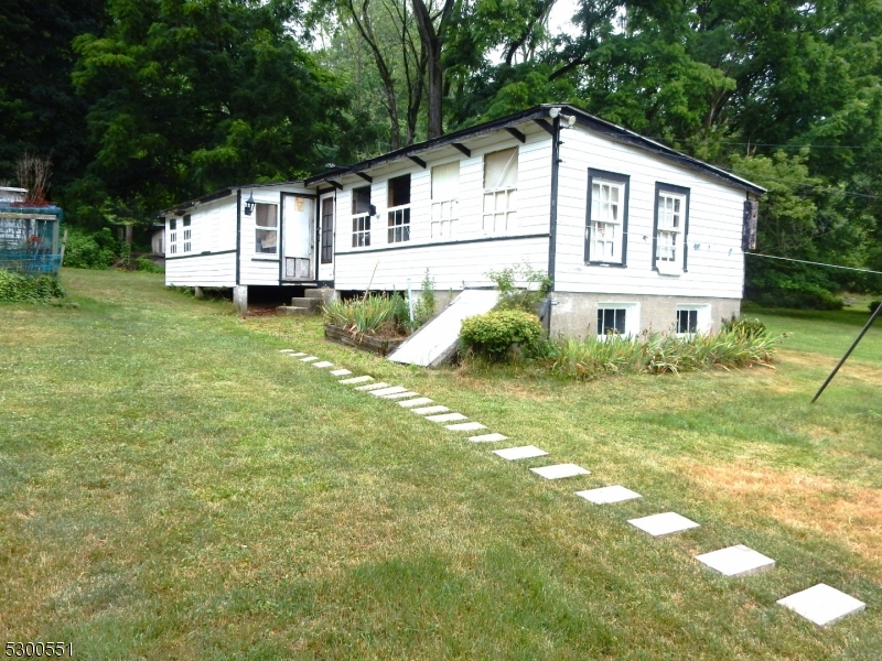 215 Main St. Property Photo 12