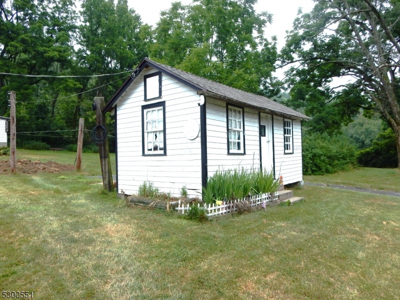 215 Main St. Property Photo 13