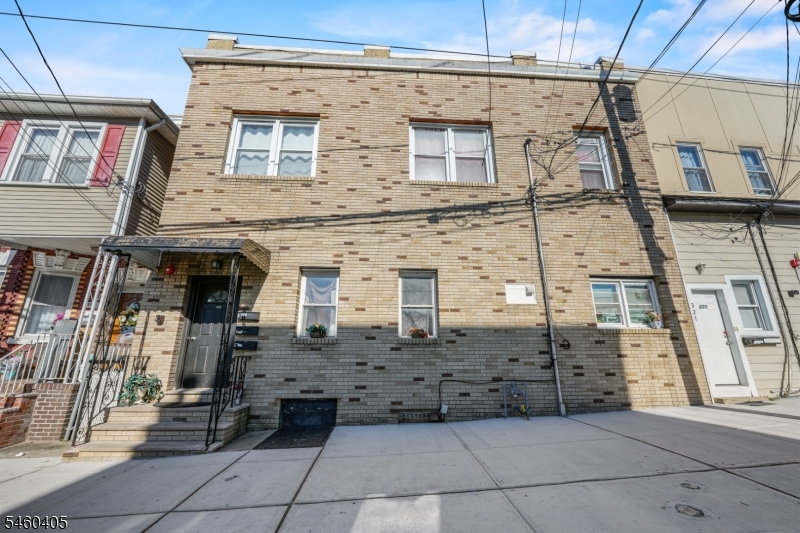 319 Harrison Ave Property Photo 1