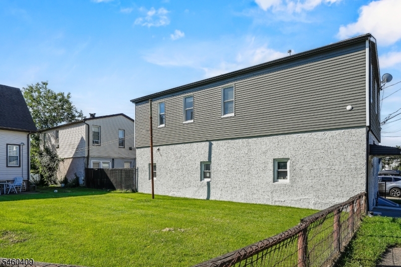 130 Garfield Ave Property Photo 1