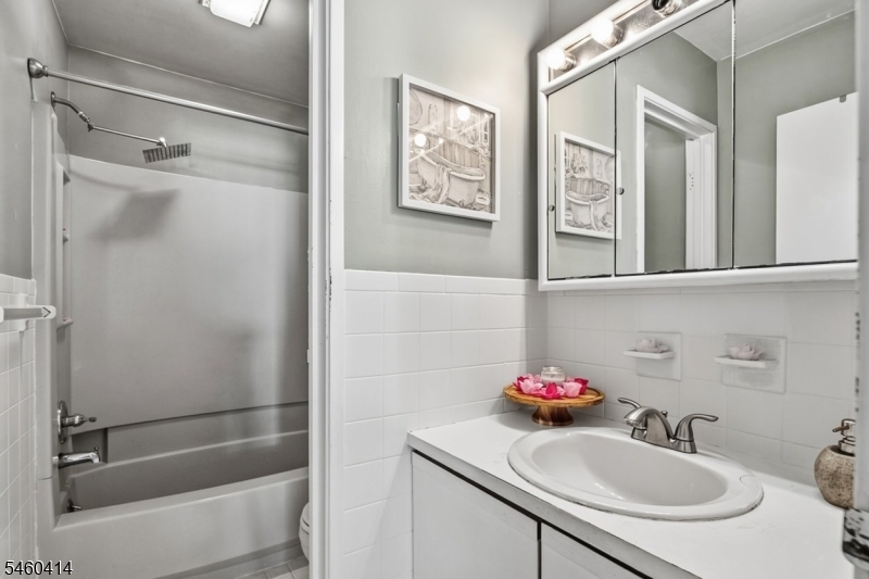 36 E Grand Ave 13 Property Photo 15