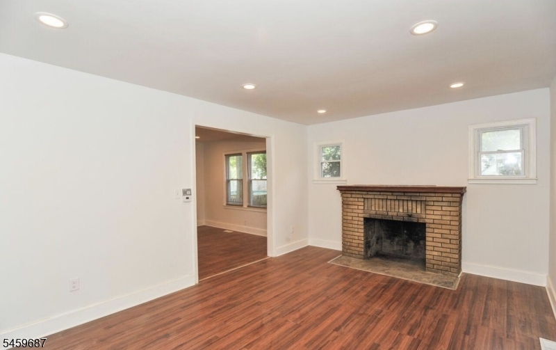 280 Seneca Pl 2 Property Photo 2
