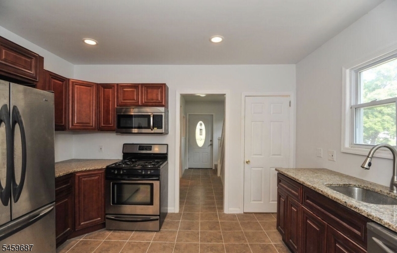 280 Seneca Pl 2 Property Photo 6