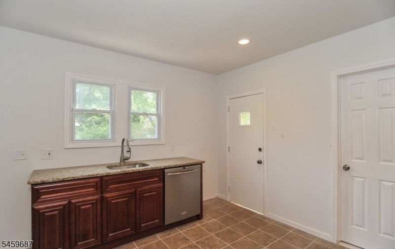 280 Seneca Pl 2 Property Photo 7