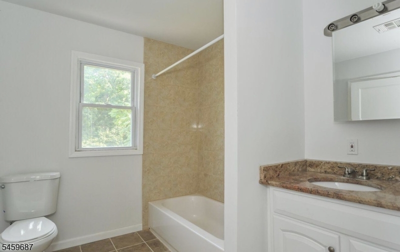 280 Seneca Pl 2 Property Photo 8