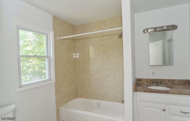 280 Seneca Pl 2 Property Photo 9