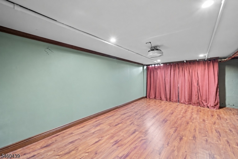10 Sussex Rd Property Photo 16