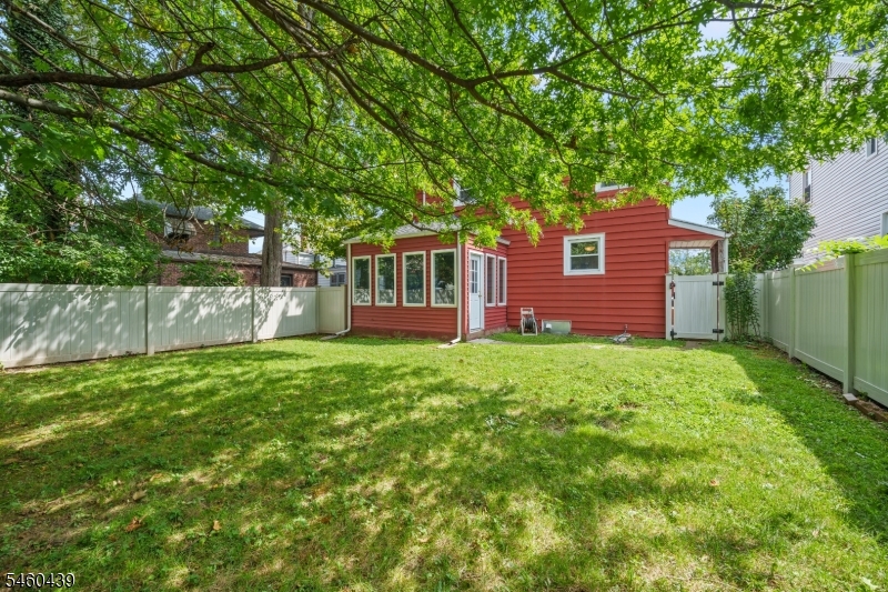 10 Sussex Rd Property Photo 17