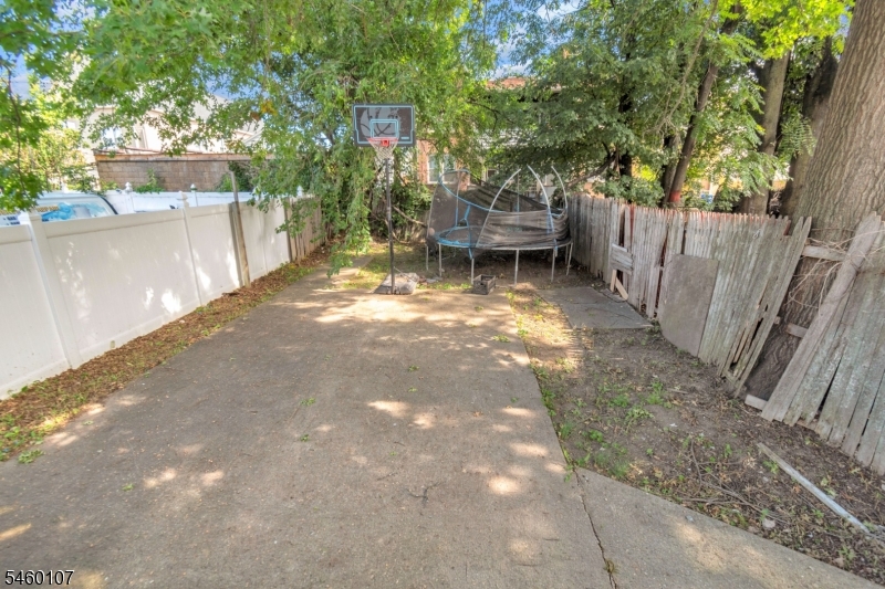 256 Edmund Ave Property Photo 18