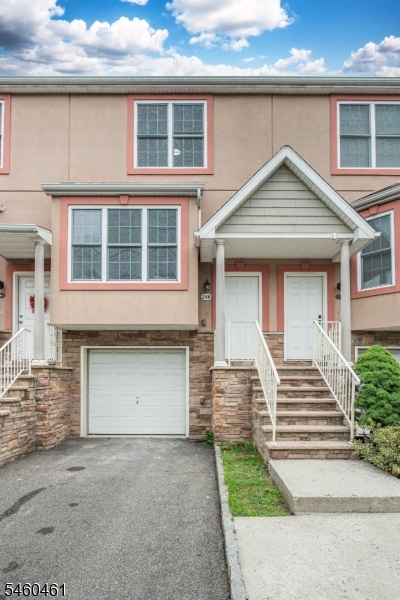 24 Van Pelt Pl B Property Photo 2