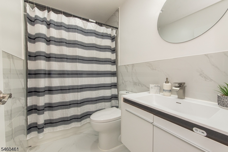 24 Van Pelt Pl B Property Photo 19