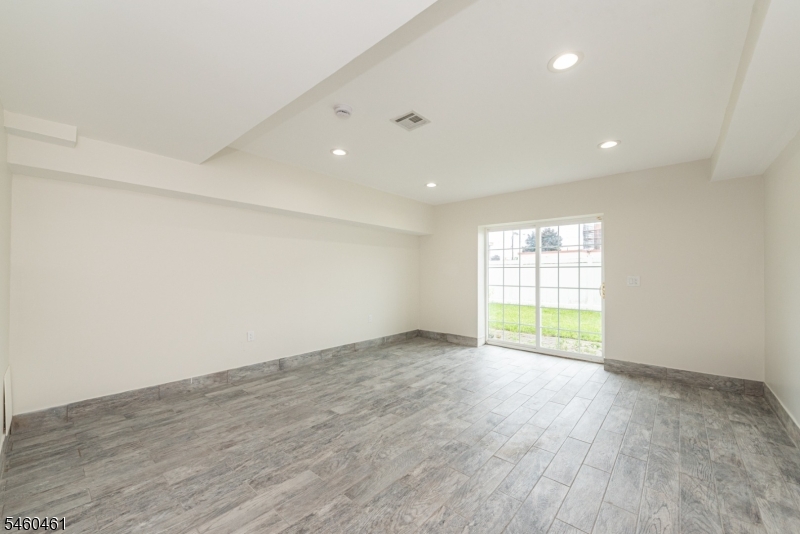 24 Van Pelt Pl B Property Photo 21