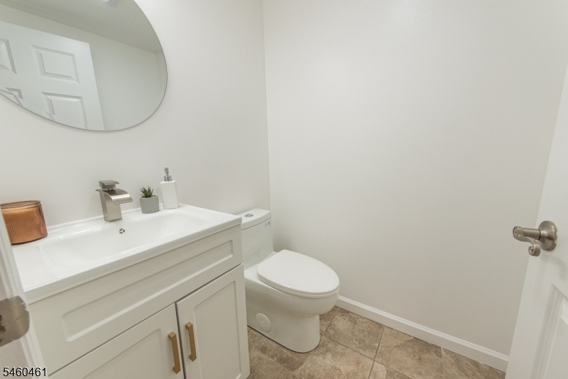 24 Van Pelt Pl B Property Photo 23